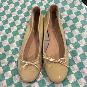 NWOT Belle Ballerina flats